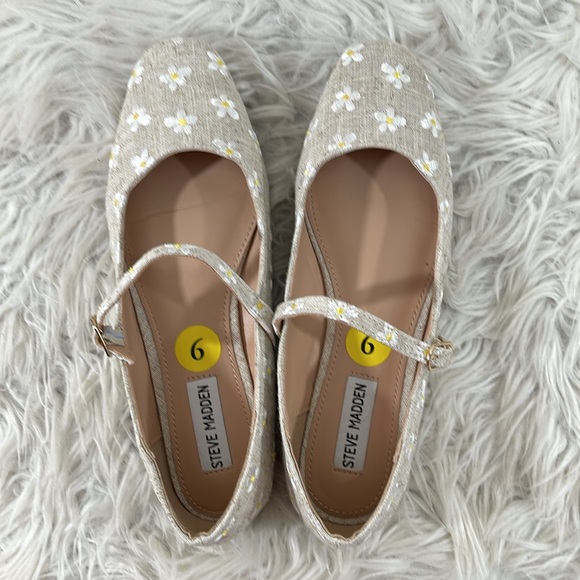 STEVE MADDEN Boden Natural Multi Beautiful Embroidered Floral Mid Strap Loafers - Picture 7 of 12